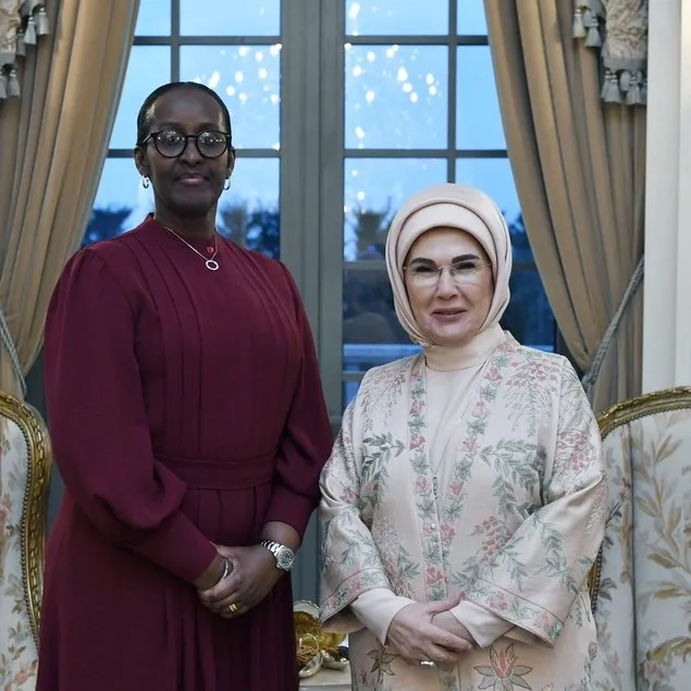 Emine Erdoğan’dan Kagame’ye sıcak karşılama
