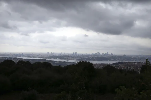 SON DAKİKA: Meteoroloji uyarmıştı! İstanbul'u kara bulutlar sardı-8