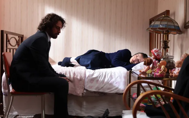 Masumlar Apartmanı'nda doğan aşk başladığı gibi tarihe gömüldü! Aniden ayrılık kararı aldı Naci ve Safiye dondu kaldı-3