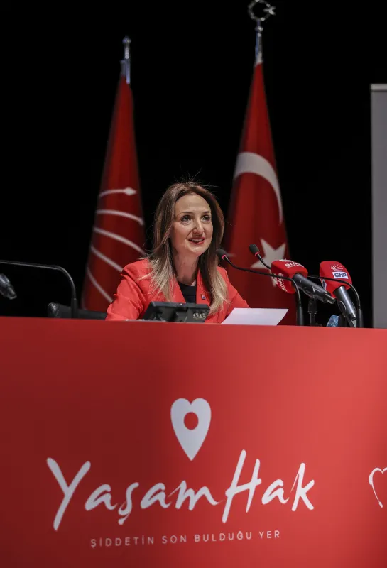 tecavuz-haberleriyle-gundemde-olan-chpde-kemal-kilicdaroglu-kadinlar-icin-baslatilan-yasam-hak-uygulamasini-tanitti-1607163635309.jpg Tecavüz haberleriyle gündemde olan CHP'de Kemal Kılıçdaroğlu kadınlar için başlatılan "Yaşam Hak" uygulamasını tanıttı-4