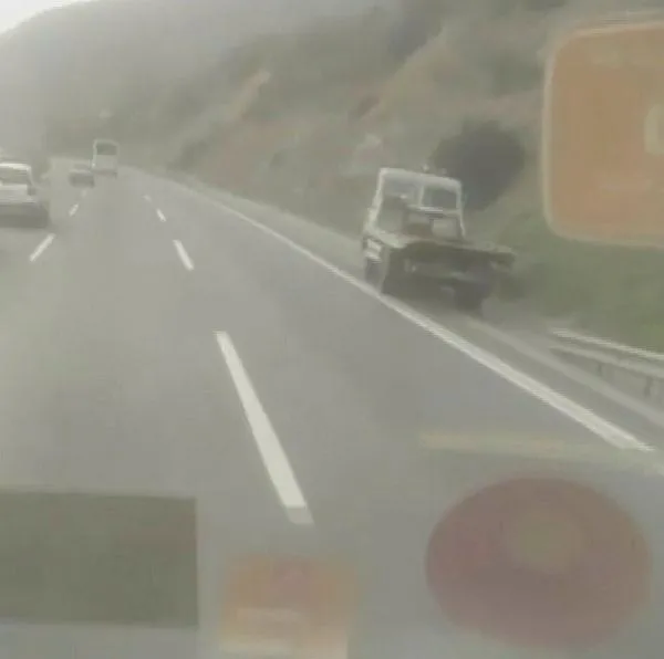 TEM Otoyolu'nda çekici dehşeti! Zikzaklı maceranın sonu kötü bitti-3
