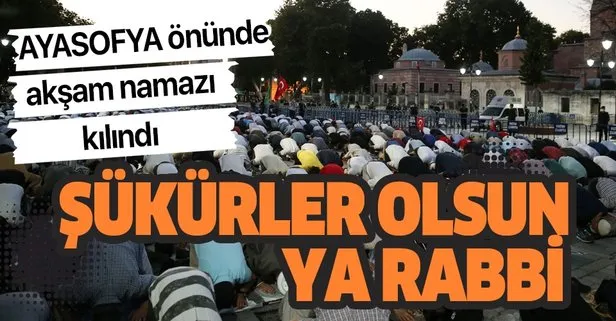 Ayasofya önünde akşam namazı kılındı