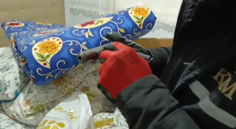 gulbaharlar-suc-orgutu-kafeslendi-4-ilde-es-zamanli-operasyon-aralarinda-elebasinin-da-oldugu-16-gozalti-1708925097001.jpeg "Gülbaharlar" suç örgütü 'KAFES'lendi! 4 ilde eş zamanlı operasyon... Aralarında elebaşının da olduğu 16 gözaltı-3