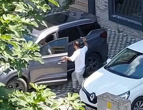Sakarya’da park yeri kavgası: Bıçaklı saldırı kamerada