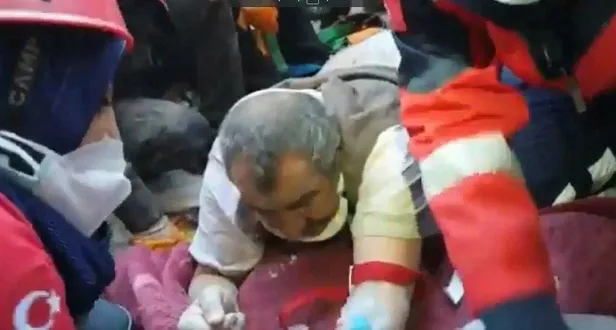 SON DAKİKA: Erbek Apartmanı'nda 26 saat sonra mucize: Halim Sarı yaralı olarak kurtarıldı-2