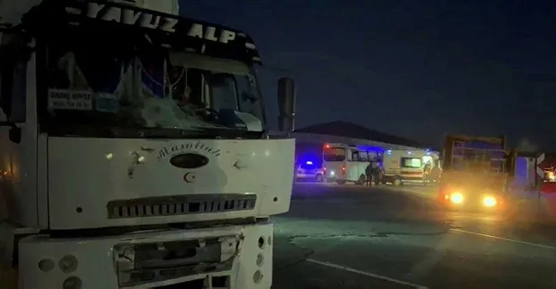 Kars’ta midibüsle tır çarpıştı: 14 yaralı