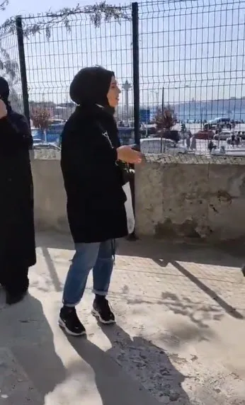 diyanet-isleri-baskani-prof-dr-ali-erbas-kadinlar-camiye-giremez-tartismasina-maruz-kalan-ebru-ermana-gecmis-olsun-telefonu-1620207680305.jpg