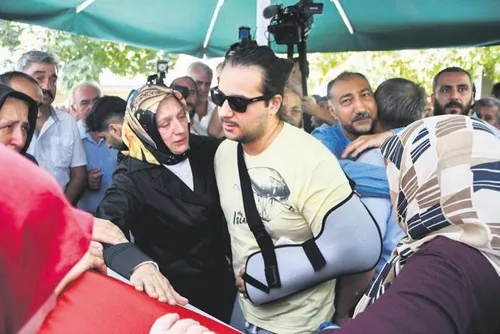İstiklal Caddesi’nde katledilen İTÜ'lü Halit Ayar gözyaşları arasında toprağa verildi...-3