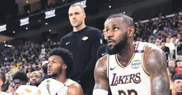 NBA’de tarihinde bir ilk! LeBron James ve oğlu birlikte oynadı