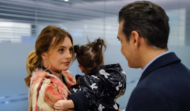sadakatsiz-dizisi-konusu-nedir-oyunculari-kimdir-sadakatsiz-hangi-diziden-uyarlama-1602065851543.jpg Sadakatsiz son bölümde nefesleri kesen sahne! Asya’ya ne oldu? Sadakatsiz 12. bölüm fragmanı yayınlandı mı?-4