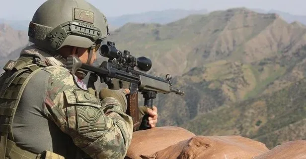 Hakkari’de PKK’lı 2 terörist teslim oldu