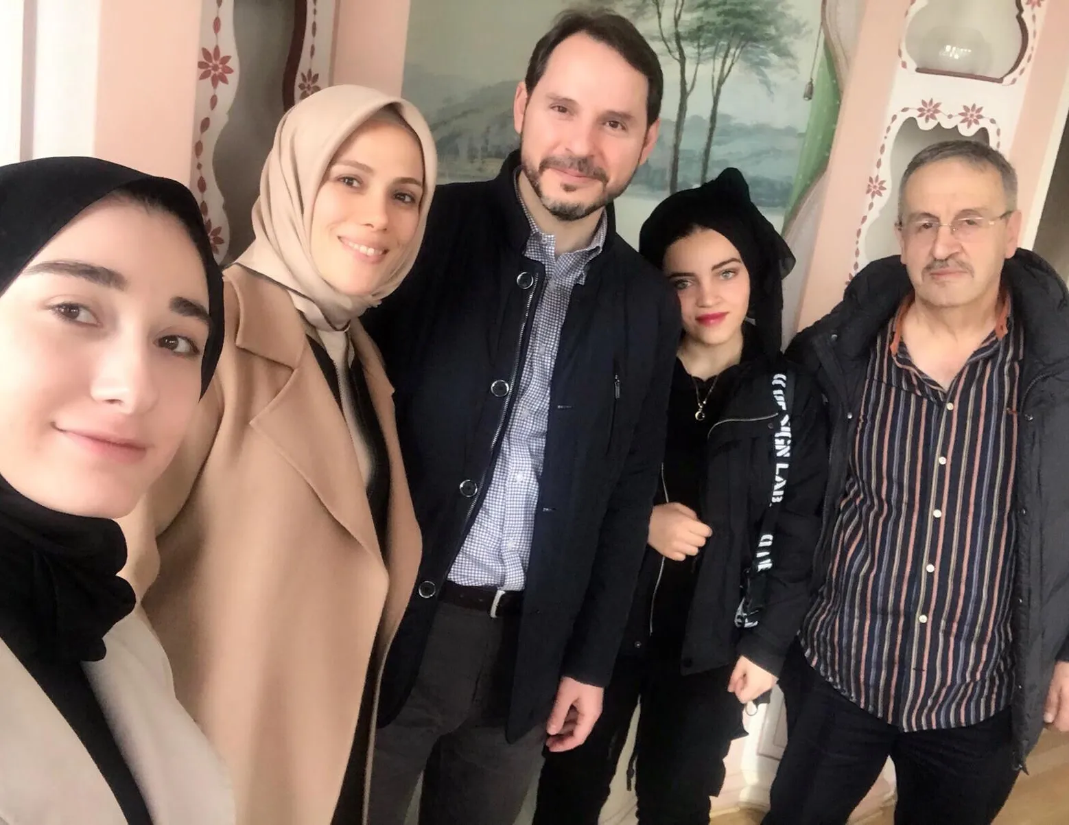 Bakan Albayrak takipçisiyle buluştu