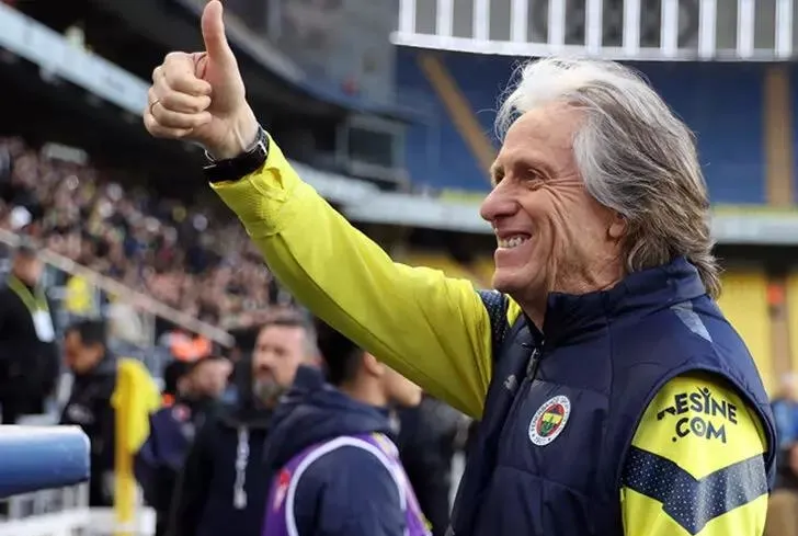 Fener Jesus’la masaya oturdu