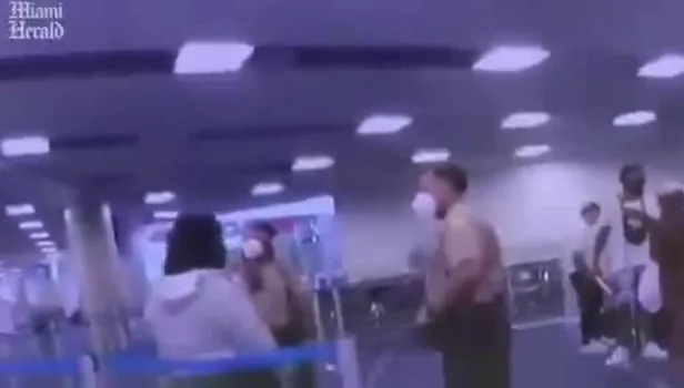 ABD'de ırkçılık tavan yaptı: Polis siyahi kadına yumruk attı