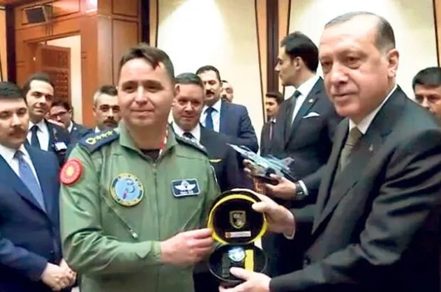 Başkan Erdoğan'ın 'Bu bizim Mete' diyerek selamladığı Mete Kuş tuğgeneralliğe terfi etti