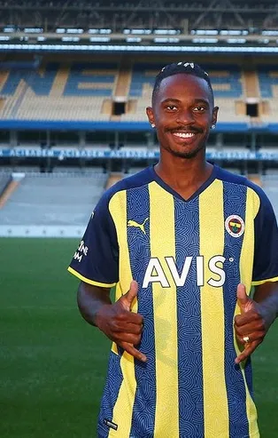 Fenerbahçe Brezilyalı yıldızı Lincoln ile 4 yıllık sözleşme imzaladı