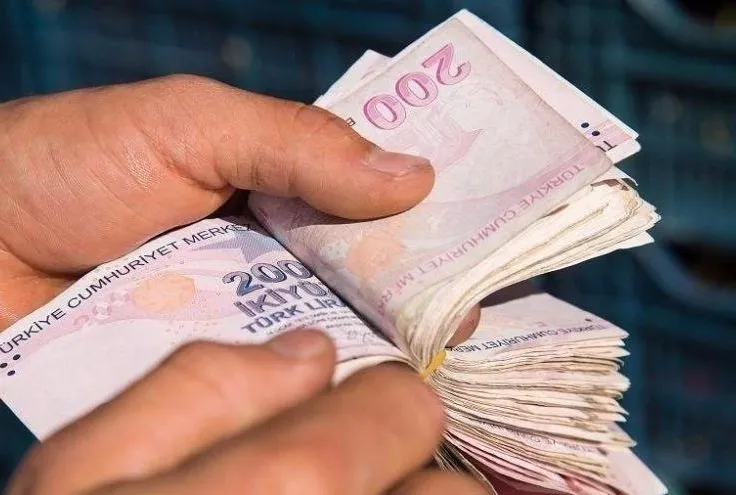 Çalışan emekliye 5 bin TL