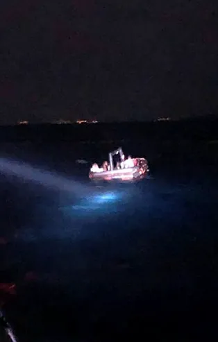 Balıkesir'de Yunanistan'a geçmeye çalışan 19 göçmen Sahil Güvenlik ekipleri tarafından kurtarıldı