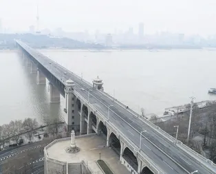 Virüs korkusu yüzünden Çinliler evlerinde hapis hayatı yaşıyor