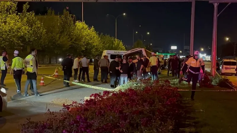 gaziantepten-korkunc-kaza-goruntuleri-kanlar-icinde-kaldi-aractan-ucarak-can-verdi-1716416529695.jpg Gaziantep'ten korkunç kaza görüntüleri: Kanlar içinde kaldı | Araçtan uçarak can verdi-5