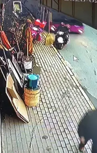 İstanbul'da korkunç kaza! İki otobüsün arasında kaldı