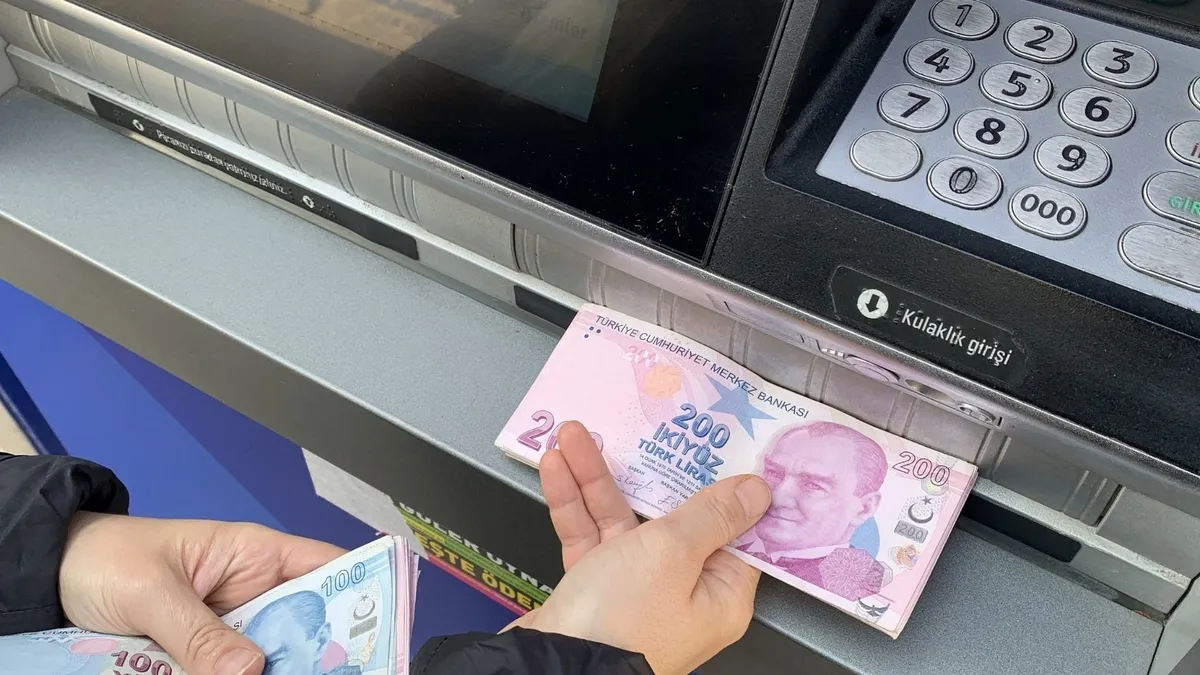 emekli-maaslari-icin-ikinci-zam-tahmini-en-dusuk-maas-ne-olacak-1786693532319.jpg Emekli maaşları için ikinci zam tahmini geldi! SSK ve Bağ-Kur emeklileri ne kadar alacak? TAKVİM tek tek hesapladı-3