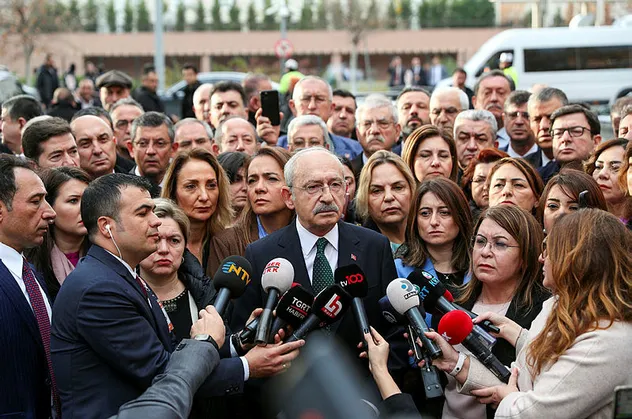 Kemal Kılıçdaroğlu'nun '6 yaşındaki çocuğa istismar' provokasyonuna Aslı Baykal'dan salvo: Masada yanında oturan Temel Bey'e bak