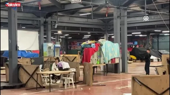 Evlerine giremeyen İstanbullular sokakta!