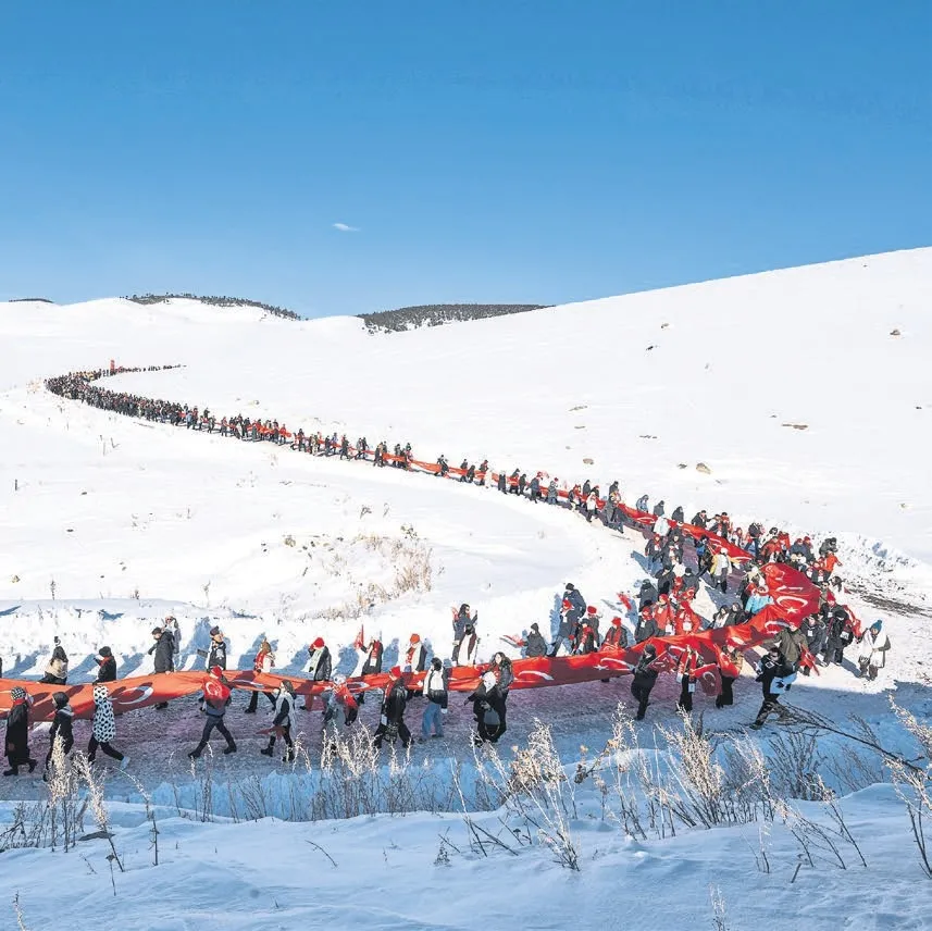 Şehitler eksi 22 derecede anıldı