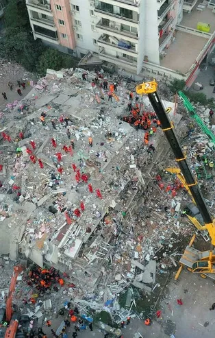 İzmir depreminde çöken Bayraklı'daki Rıza Bey Apartmanı'nın sulak bostana yapıldığı ortaya çıktı