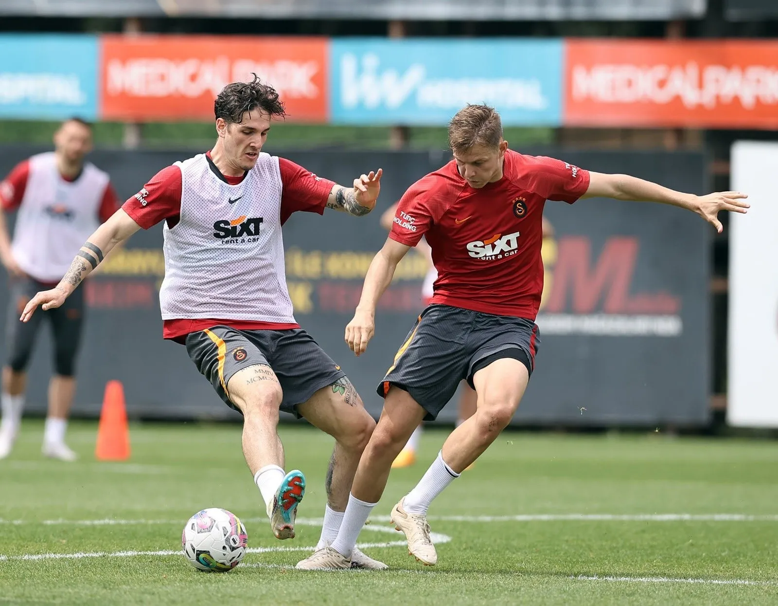 Süper Lig'in yıldızı Galatasaray'a! - 1