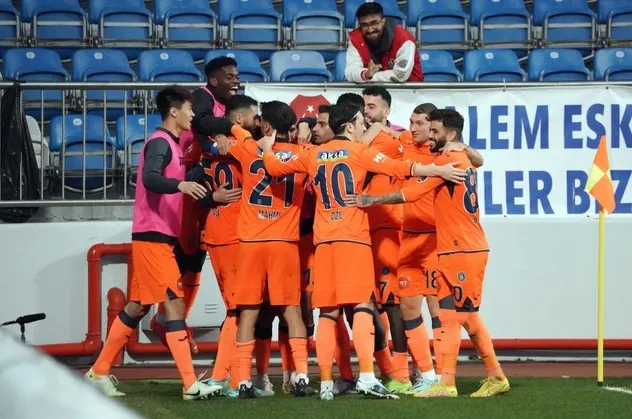 Medipol Başakşehir uzatmalarda güldü | Kasımpaşa-Medipol Başakşehir: 1-3