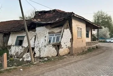 Tokat’taki 5,6’lık depremin etkisi gün ağarınca ortaya çıktı! Evler, camiler yerle bir oldu