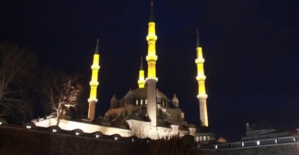 Sevgiliye Regaip Kandili mesajları! Eşe resimli Regaib Kandili sözleri (Kandil gecesi ne olur)