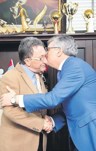 CHP'de koltuk savaşı! Yeni aday eski başkana ateş püskürdü...