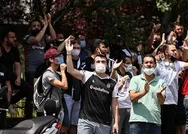 Beşiktaşta Sergen Yalçın krizi! Taraftarlar evinin önünde toplandı