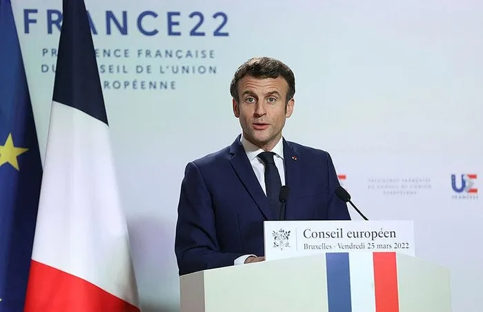 macronun-basi-bu-kez-de-gocmen-yasasi-ile-dertte-lyse-sarayinda-acil-toplanti-topal-ordek-icin-olum-opucugu-1703060558431.jpeg Macron’un başı bu kez de ‘göçmen yasası’ ile dertte! Élysée Sarayı’nda acil toplantı: Topal ördek için ölüm öpücüğü-4