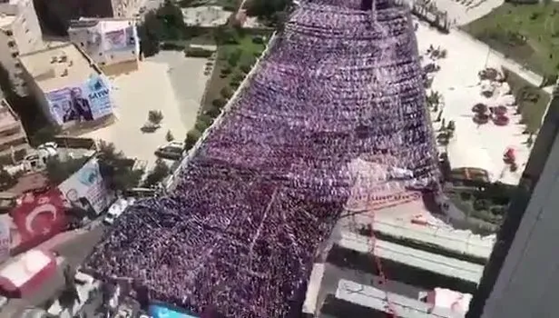 Erdoğan'ın mitinginde inanılmaz görüntü!