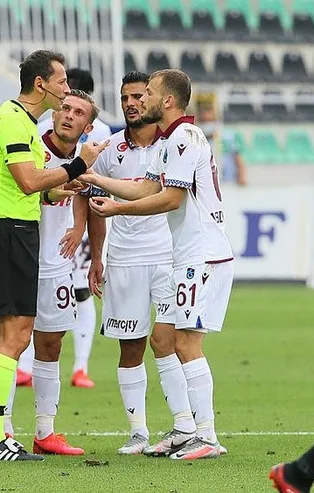'Volkan'ik patlama! Denizlispor maçında iki penaltısı verilmeyen Trabzonspor'dan çok sert açıklama
