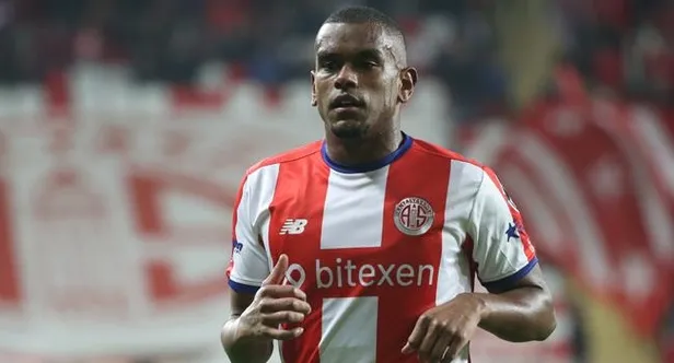 fenerbahce-antalyanin-super-sambacisi-fernando-icin-devreye-girdi-1653692025630.jpeg Fenerbahçe Antalya'nın süper sambacısı Fernando için devreye girdi-3