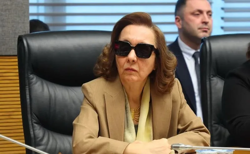 serap-yazici-kimdir-kac-yasinda-nereli-mkyk-uyesi-serap-yazici-ozbudun-evli-mi-1740303067861.jpg
