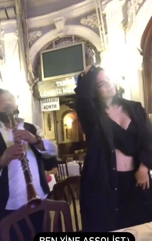 Merve Boluğur'un sınırı kalmadı fantazi iç giyimle uluorta paylaştı! Bu da yetmedi bu kez de iç çamaşırıyla...-5