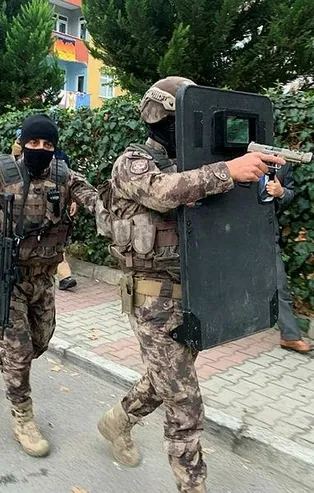 Son dakika: Kartal'da helikopter destekli 13 adrese eş zamanlı uyuşturucu operasyonu