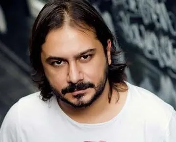 İdeolojik kardeşlik: Emrah Serbes olayı!