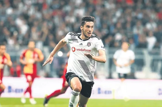 Umut Nayir ayrılmıyor