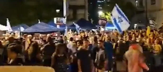 Tel Aviv’de ’Netanyahu istifa’ sesleri!