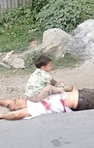 Keşmir'den tüm dünyayı yasa boğan o görüntü!