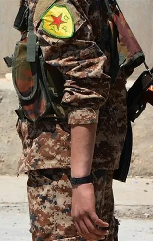 Köşeye sıkışan PKK/YPG'ye Esed üniforması!