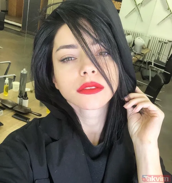 Merve Boluğur süper mini elbisesiyle kıvırdı sosyal medya yıkıldı! Jartiyer detayı dikkat çekti Merve yine olay oldu - 9