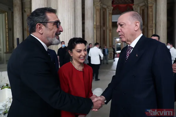 Hakan Ural Dolmabahçe Sarayı’nda gerçekleşen iftardan Başkan Recep Tayyip Erdoğan ile fotoğrafını paylaştı: "Sevmek ayıp mı yahu" - 48